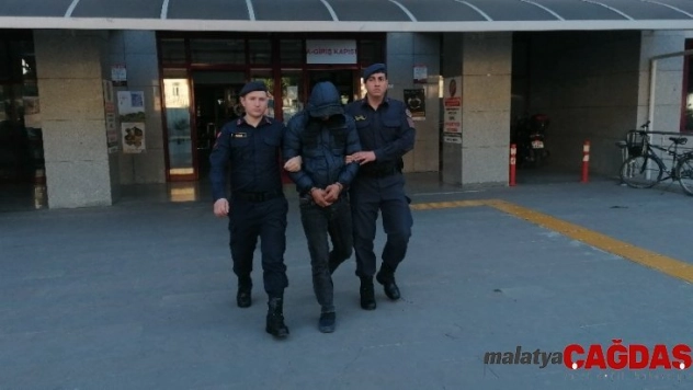 Uyuşturucu satıcısı jandarmadan kaçamadı