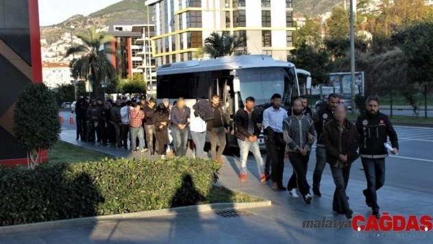 Uyuşturucu şüphelilerinden gazetecilere: 'Çek Alanya yakışıklı görsün'