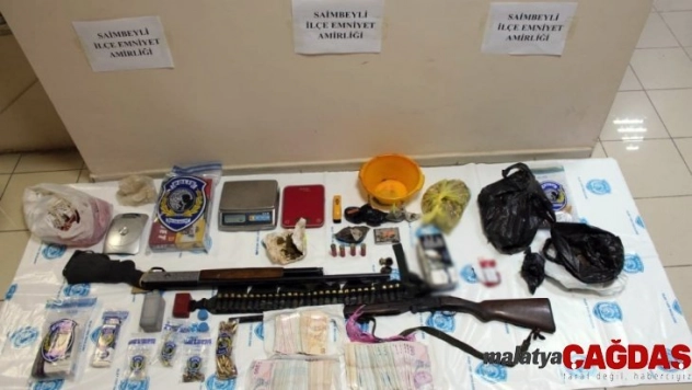 Uyuşturucu ticareti yapan 2 zanlıya tutuklama