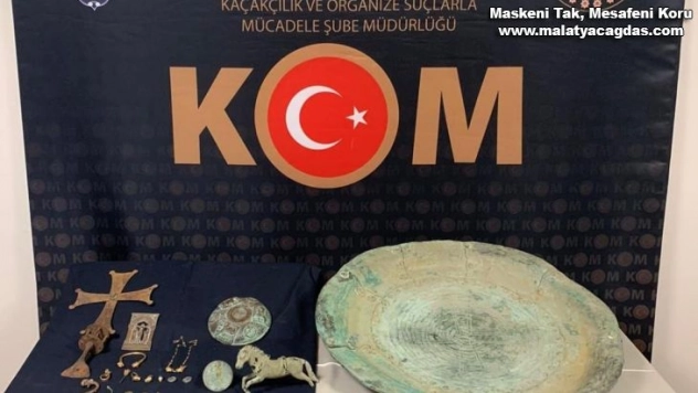 Üzerinden 22 parça tarihi eser çıktı