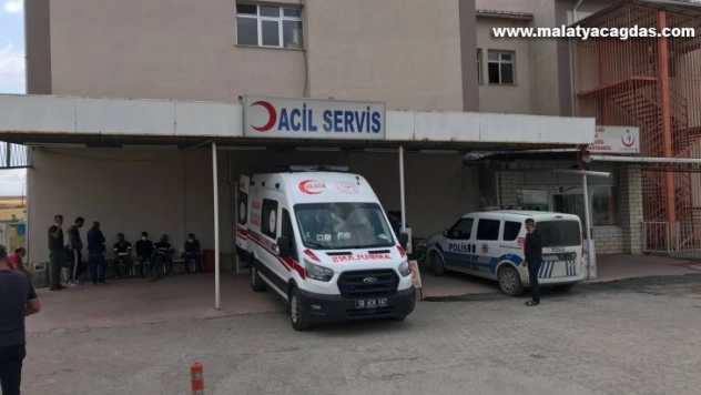 Üzerine makine parçası düşen işçi öldü