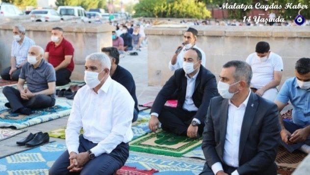 Uzun yıllar sonra Namazgah'ta Bayram namazı kılındı