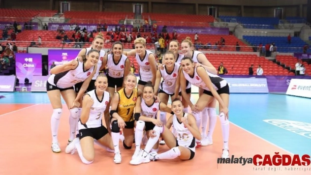 VakıfBank, Dünya Şampiyonası'na galibiyetle başladı