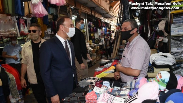 Vali açılma öncesi çarşı esnafını ziyaret etti