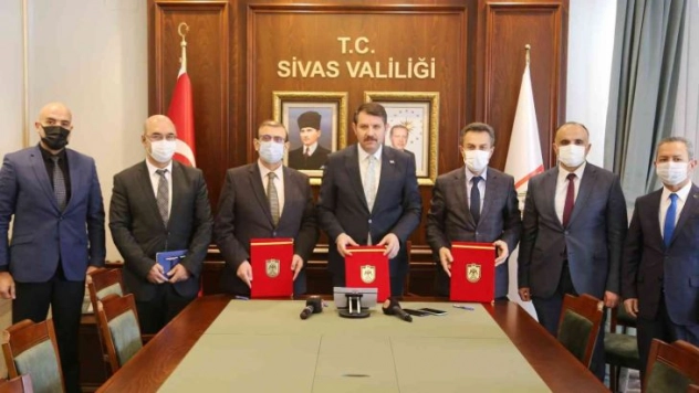 Vali Ayhan: 'İhtiyaç duyulan 123 kalem ürün meslek liselerimiz tarafından üretilecek'