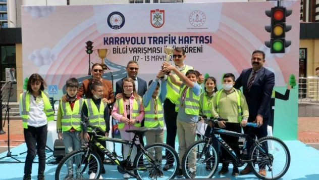 Vali Ayhan, her yıl trafikte 1 milyon 250 bin kişi hayatını kaybediyor