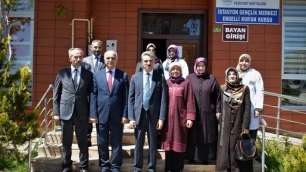 Vali Baruş, Kuran Kursu'nu ziyaret etti.