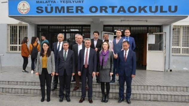 Vali Baruş Sümer İlkokul ve Ortaokulunu Ziyaret Etti