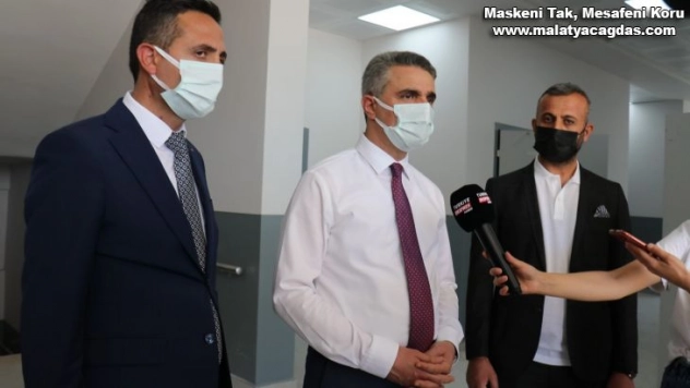 Vali Baruş, yapımı süren okul inşaatlarında incelemelerde bulundu