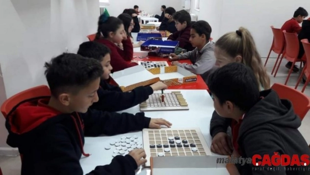 Vali Bektaş öğretmenleri ödüllendirdi