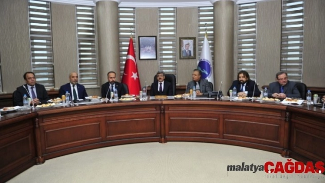 Vali Bilmez ve Uluslararası Üniversiteler Konseyi YYÜ'de toplantı yaptı