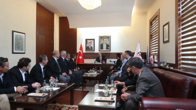 Vali Çakacak, gazileri makamında kabul etti