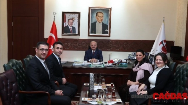 Vali Çakacak, KOBİ ödülüne layık görülen şirketlerin temsilcilerini kabul etti