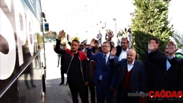 Vali Çakacak ve Emniyet Müdürü Dinç, Es-Es kafilesini İzmir'e uğurladı