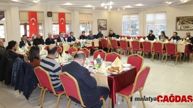 Vali Çakır, 'çalışan gazeteciler' gününü kutladı