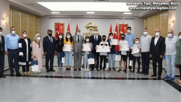 Vali Çuhadar, geleceğin bilim insanlarını ağırladı