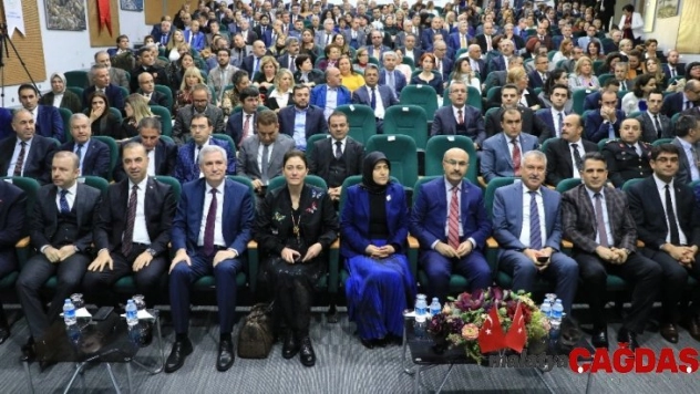 Vali Demirtaş: 'Türkiye vizyonunun lokomotifi kadınlarımızdır'