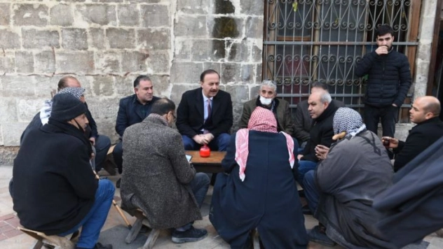 Vali Erin, esnaf ve vatandaşlarla biraya geldi