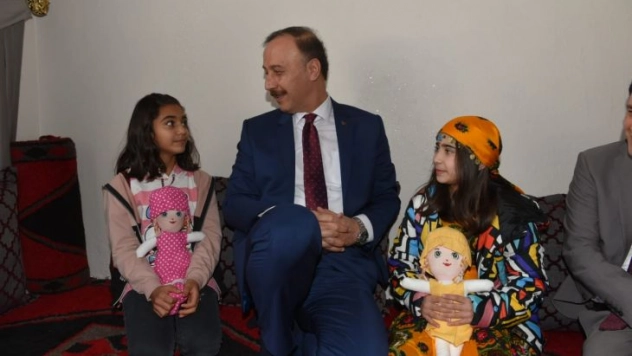 Vali Erin, Viranşehir'deki ezidi vatandaşlarla bayramlaştı