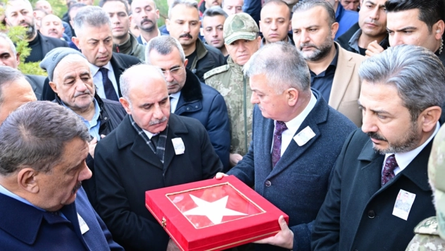 Vali Ersin Yazıcı Şehit Emre Taşkın'ın Cenaze Törenine Katıldı