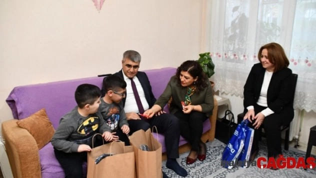 Vali Gürel, vatandaşlara misafir oluyor