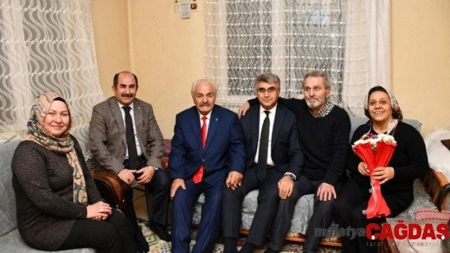 Vali Gürel vatandaşları evlerinde ziyaret ediyor