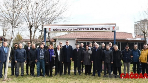 Vali Güzeloğlu gazetecilerle bir araya geldi