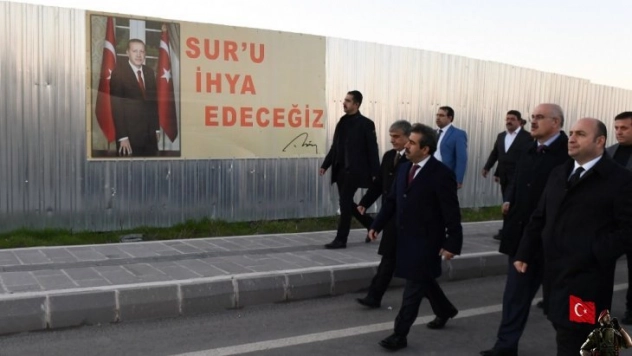 Vali Güzeloğlu Sur'da denetimlerde bulundu