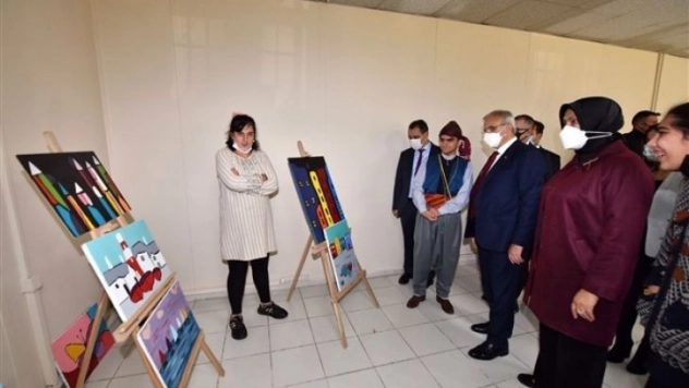 Vali Karaloğlu, engelli öğrencilerle bir araya geldi