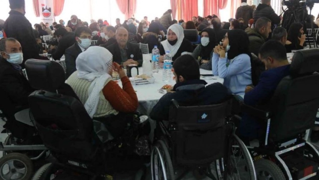Vali Karaloğlu, engelli vatandaşlar ve aileleriyle bir araya geldi