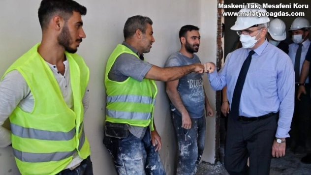 Vali Karaloğlu, hayırseverlerin yaptırdığı okullarda incelemelerde bulundu