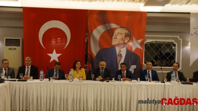 Vali Köşger, gazeteciler ile yemekte buluştu