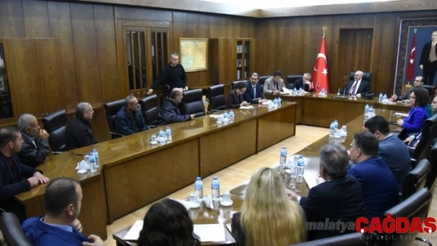 Vali Köşger, Halk Günü'nde vatandaşlarla buluşuyor