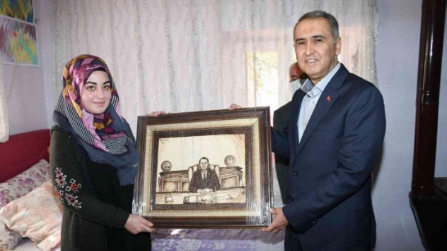 Vali Mahmut Çuhadar'dan özel yeteneğe anlamlı ziyaret