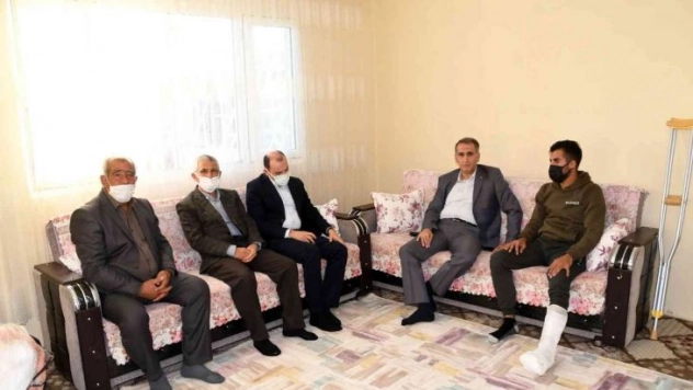 Vali Mahmut Çuhadar'dan yaralı Uzman Çavuş Hakan Çakmak'a ziyaret