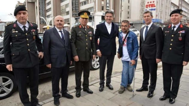 Vali Memiş'ten Jandarma ve Emniyet'e bayram ziyareti