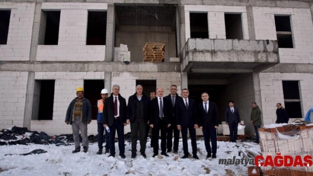 Vali Meral, sağlık kompleksinde incelemelerde bulundu