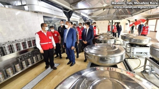 Vali Münir Karaloğlu Kızılap aşevinde incelemelerde bulundu