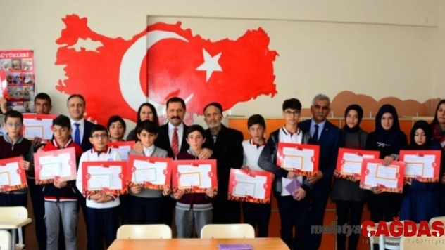 Vali Mustafa Masatlı, yarıyıl karne dağıtım törenlerine katıldı