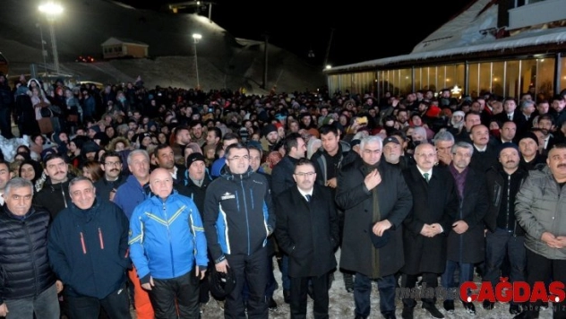 Vali Okay Memiş, 'Bugün itibariyle efsane Palandöken Kayak Merkezi'mizde sezon açılışımızı gerçekleştirdik'