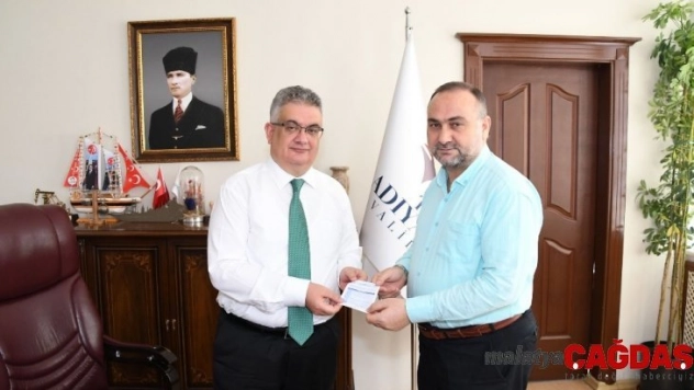 Vali Pekmez kurbanını Türkiye Diyanet Vakfı'na bağışladı