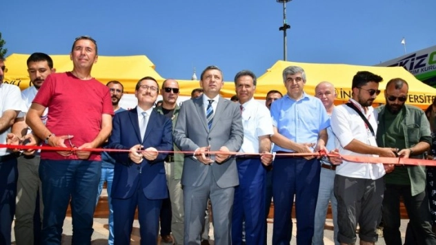 Vali Şahin Üniversite Tanıtım ve Tercih Fuarı'nın' açılış törenine katıldı