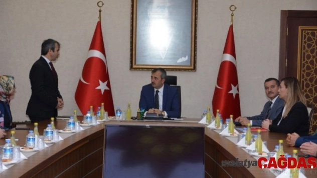 Vali Sezer: 'Eğitim için herkesin aynı yere katkı vermesi lazım'