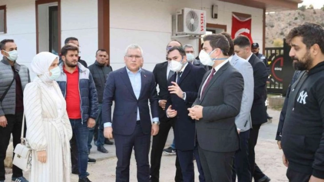 Vali Şimşek, patlama yerinde incelemede bulundu: 'Olay kontrol altında'