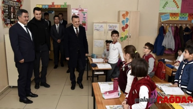 Vali Taşbilek'ten minik öğrencilere 'Ensar' teşekkürü