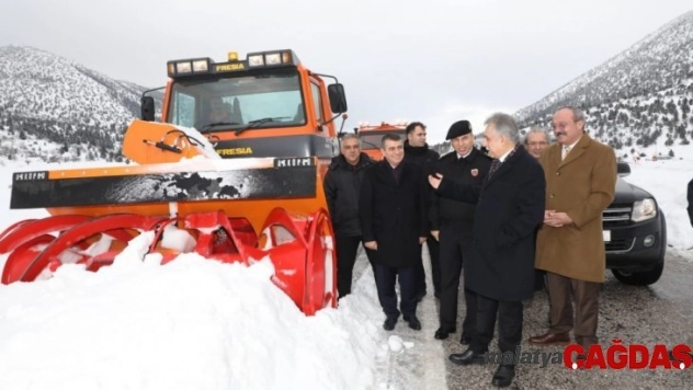 Vali Toprak muhtarlarla buluştu, çalışmaları inceledi