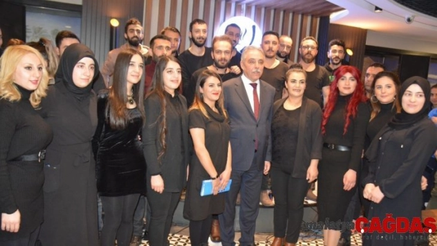 Vali Toprak, türkülerle Hakkari'den ayrıldı