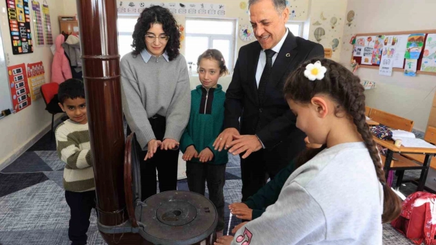 Vali Usta'dan fedakar öğretmene ve 4 öğrencisine ziyaret