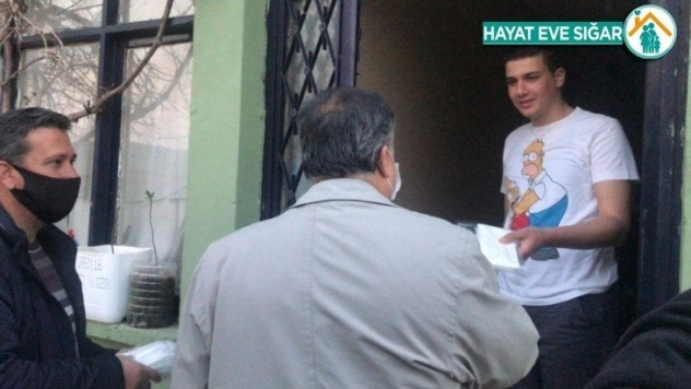 Vali Yardımcısı Güler'de köy köy gezip maske dağıtıyor