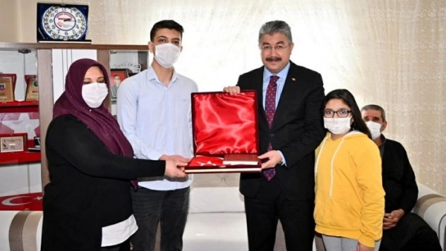 Vali Yılmaz: 'Kapımız, gönlümüz şehitlerimizin ailelerine her daim açık'